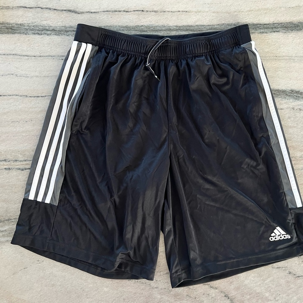 Adidas Men’s L shorts